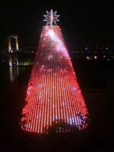 クリスマスツリーが赤に☆