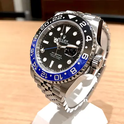 新品未使用　GMTマスターII バットマン　ロレックス　掛け時計　非売品　拡大鏡 2019モデル入荷しました】 GMTマスターII 126710BLNR(青黒) をじっくり